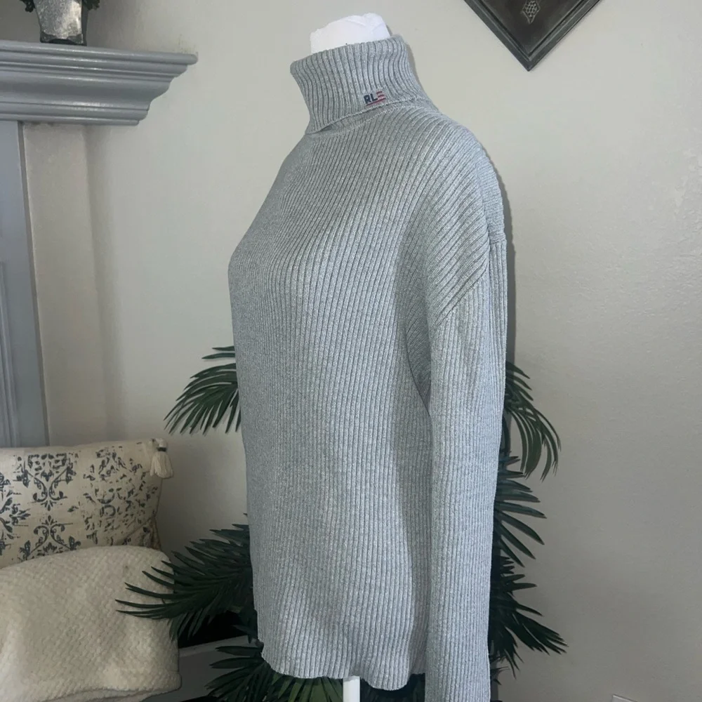 Polo by Ralph Lauren Light Gray Ribbed Turtleneck Sweater with RL Flag Logo - Picture 3 of 9